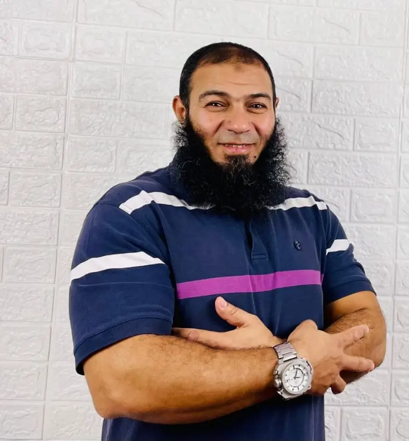 أم تساعد طفلها على تحسين التحصيل الدراسي والمذاكرة في المنزل